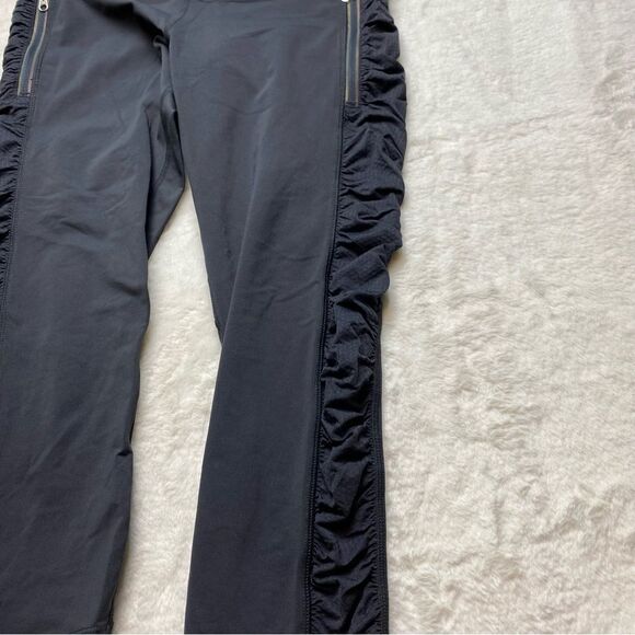 Lululemon Capri Length Ruched Sides Leggings Size 6 - Picture 6 of 11
